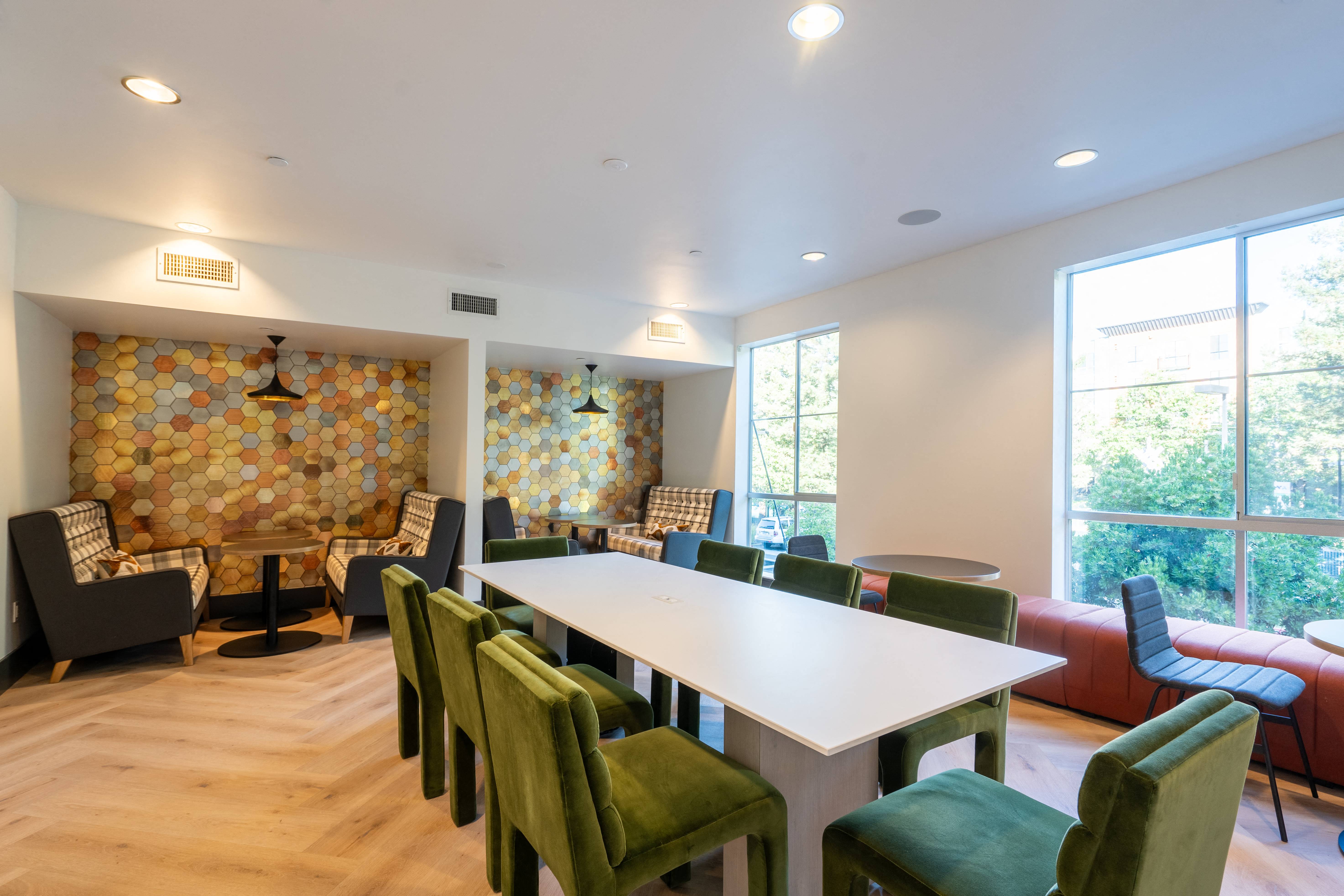 Mosaic Apartments photo 2